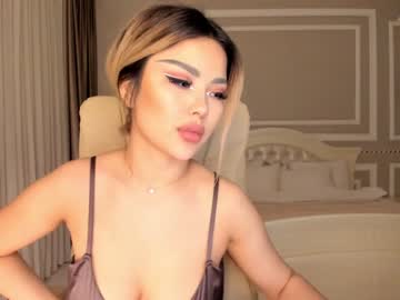Naked cam girl bae_suz image #1174655
