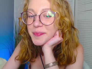 Naked cam girl little_hot1ie image #2236214