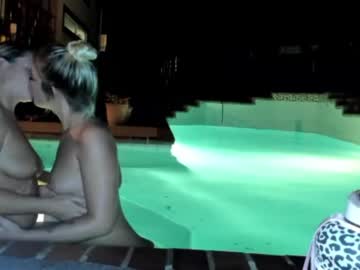 Naked cam couple texaspeach69 image #2119580