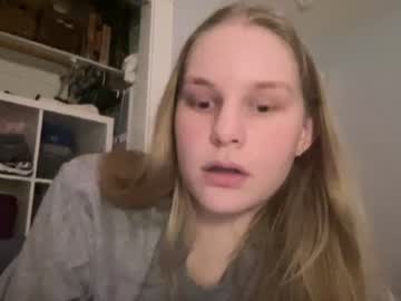 Naked cam girl daisykeach image #3983025