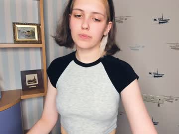 Naked cam girl sun_like_hugs image #3929275