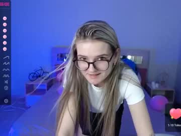 Naked cam girl amelialuck image #3728506