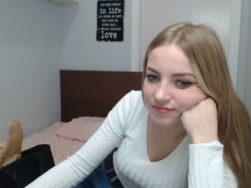 Naked cam girl nicole_mia image #2831225