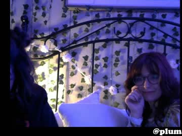 Naked cam girl plumarso image #79764