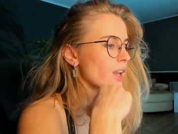 Naked cam girl linellali image #2947854