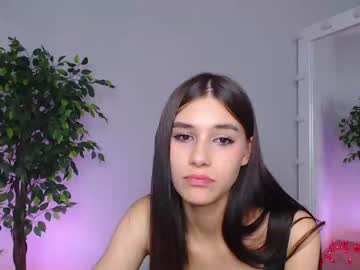 Naked cam girl li1lee_cherry image #2424642
