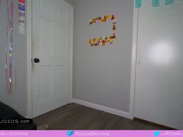 Naked cam girl rosiebones image #3245311