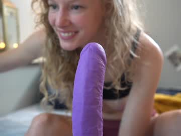 Naked cam girl sistinehashands image #2209346