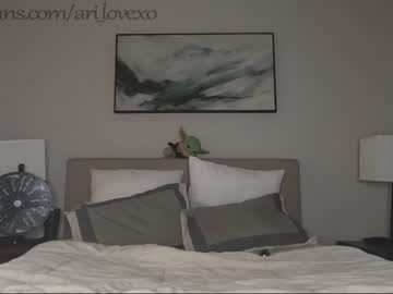 Naked cam couple ari_lovexo image #3501038