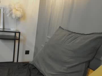 Naked cam girl tia__moon image #3348492