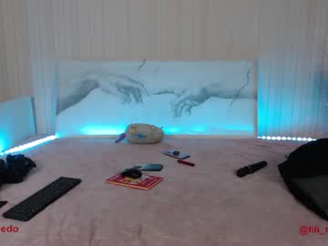 Naked cam girl lili_and_niki image #1886703