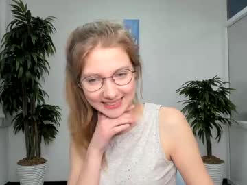 Naked cam girl avis_ryan image #1049774