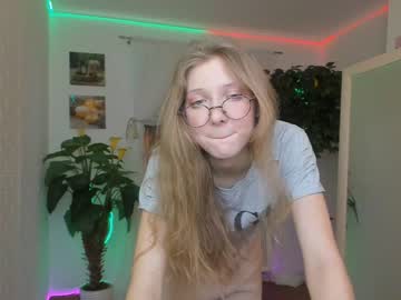 Naked cam girl avis_ryan image #1079195