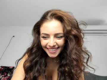 Naked cam girl 9harlotte99 image #2113177