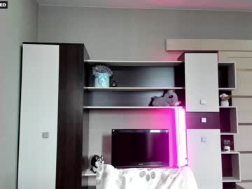 Naked cam girl ronn1ee image #2514883