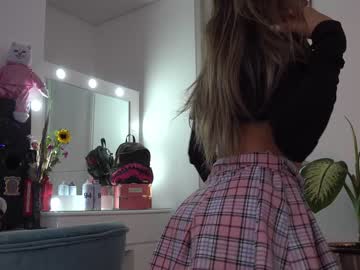 Naked cam girl beyllove_d image #3699363