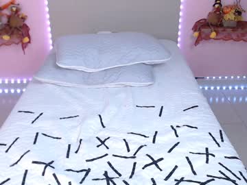 Naked cam girl little_effy18 image #422076