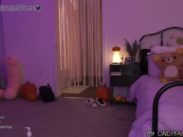 Naked cam girl evelynpiers image #2900644