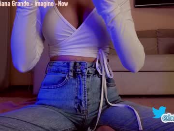 Naked cam girl hollyextra image #2834519