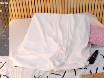 Naked cam girl little_effy18 image #3352989