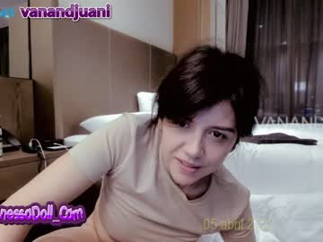 Naked cam girl vanandjuani image #1478691