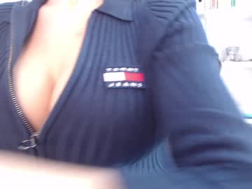 Naked cam girl drink_my_juices image #1100246