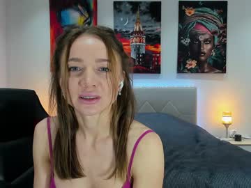 Naked cam girl evelyn_clare image #3820711