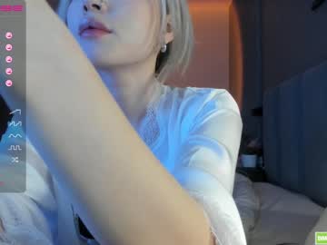 Naked cam girl hee_jin image #2818536