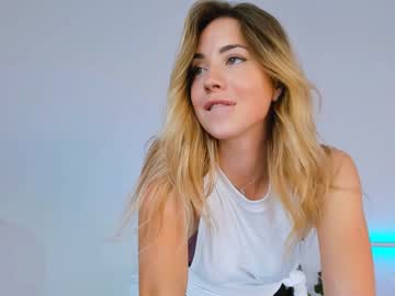 Naked cam girl emmi_rosee image #3055232