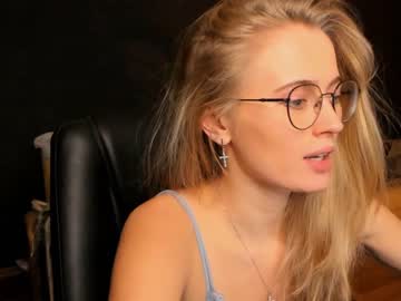Naked cam girl linellali image #2940869
