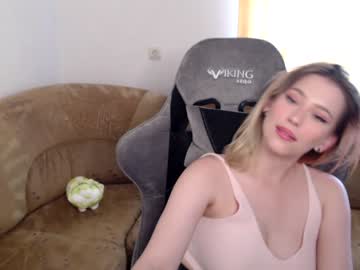 Naked cam girl ovelymila image #2230212