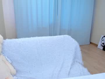 Naked cam girl yana_squrel_22 image #1863676