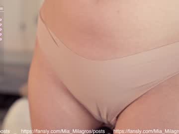 Naked cam girl mia_milagros image #2485199
