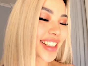 Naked cam girl bae_suz image #205514