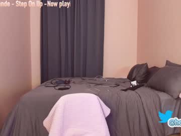 Naked cam girl hollyextra image #2189233