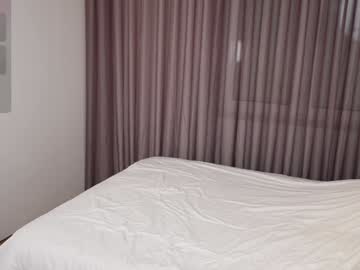 Naked cam girl little_lola18 image #4029896