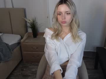 b_e_a_u_t_y naked cam