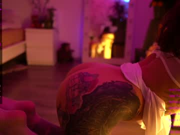 Naked cam girl kronniekray image #1966294