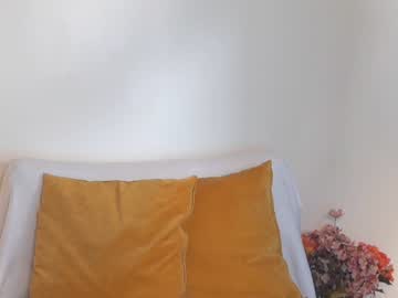 Naked cam girl emese_ image #1904312