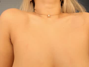 Naked cam girl bae_suz image #236214