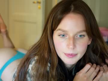 Naked cam girl ellaa91 image #2582420