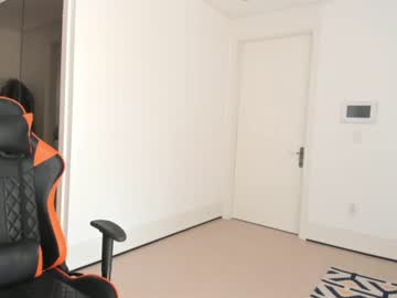 Naked cam girl mei_tin image #2786612