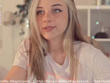 Naked cam girl mia_milagros image #2219555