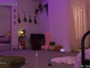 Naked cam girl evelynpiers image #3037812