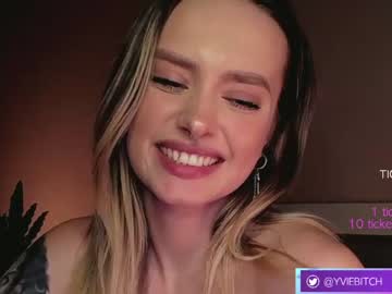 Naked cam girl _yvie_ image #3706700