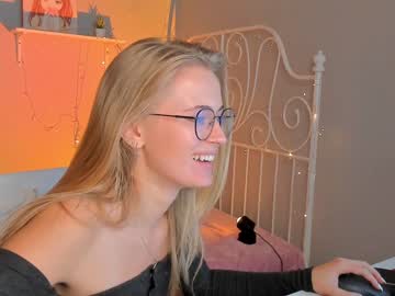 Naked cam girl linellali image #2502312
