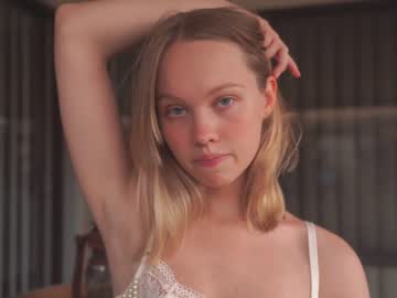 Naked cam girl bibi_it_is image #3605524