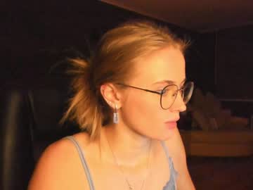 Naked cam girl linellali image #2956737