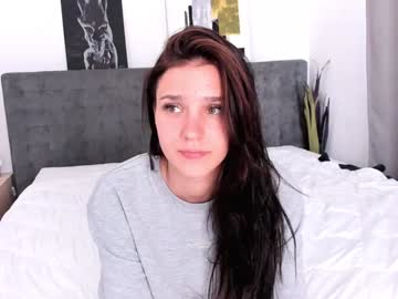 ellettegise naked cam