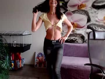 Naked cam girl jennycutey image #2529202